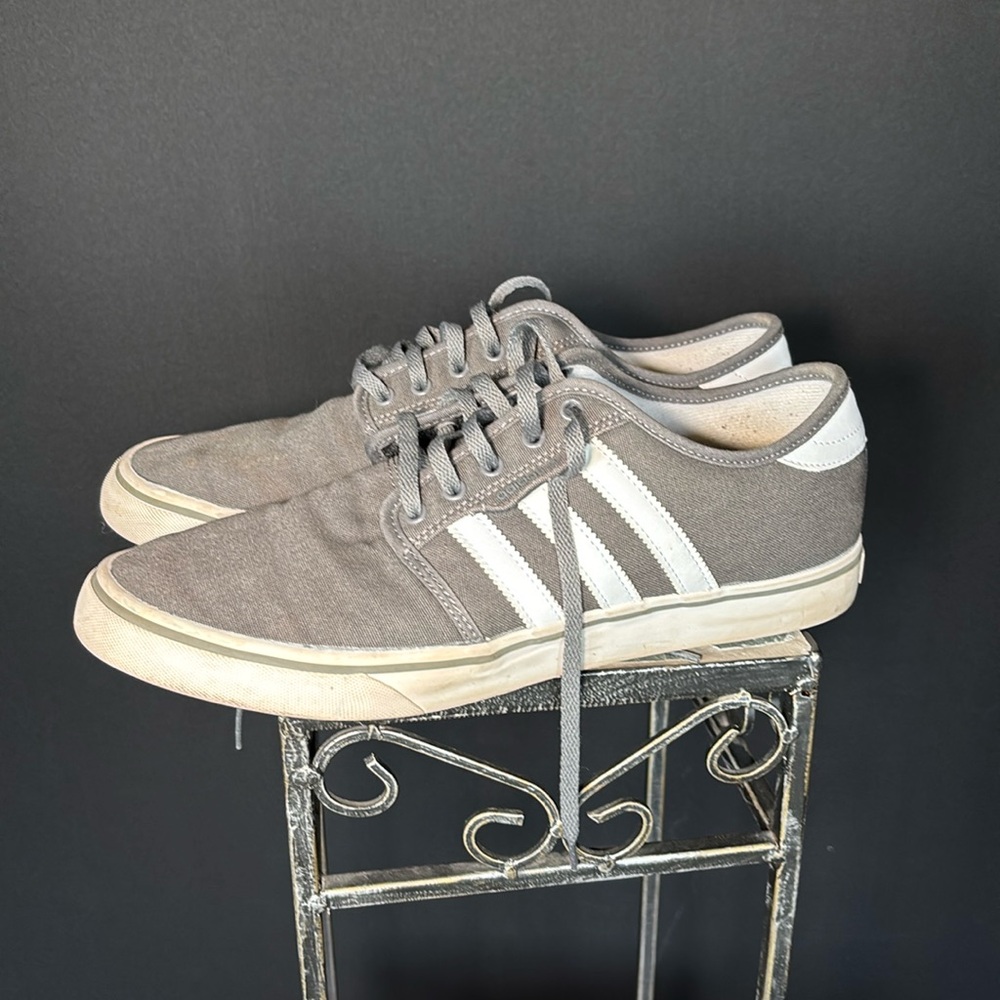 adidas ash / cloud white / core black seeley shoes